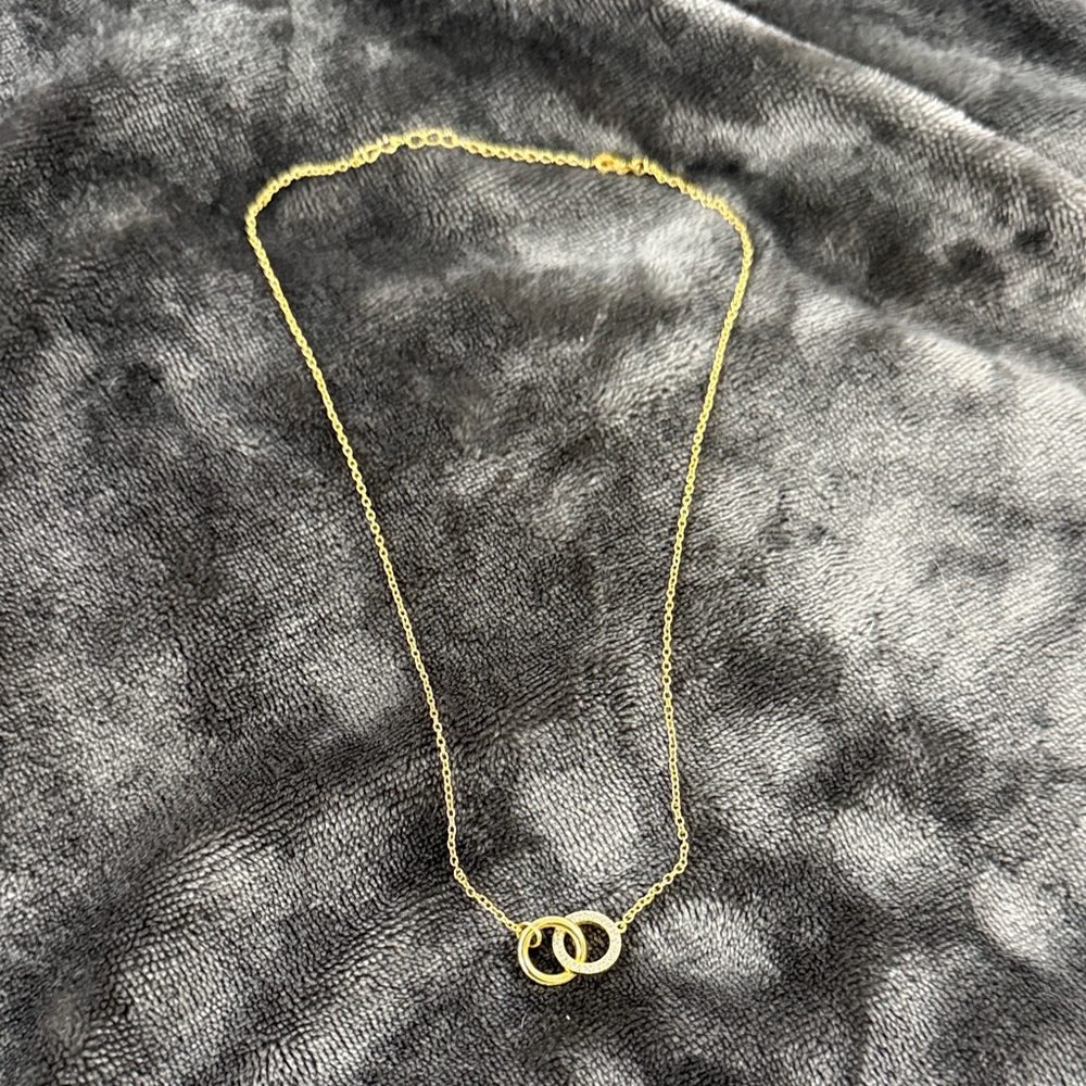 Elegant Interlocking Necklace